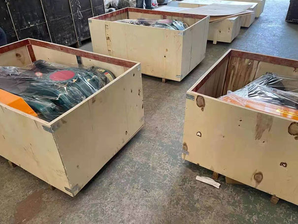 开工啦！发往佛山XQSSR150罗茨鼓草莓视频在线播放 30KW4台(图1)